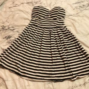 Stripped strapless above knee dress